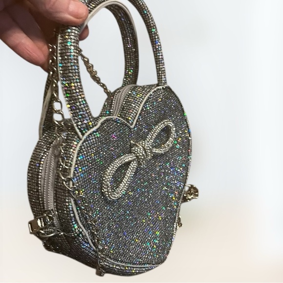 Elegant Silver Heart Clutch - Picture 5 of 9